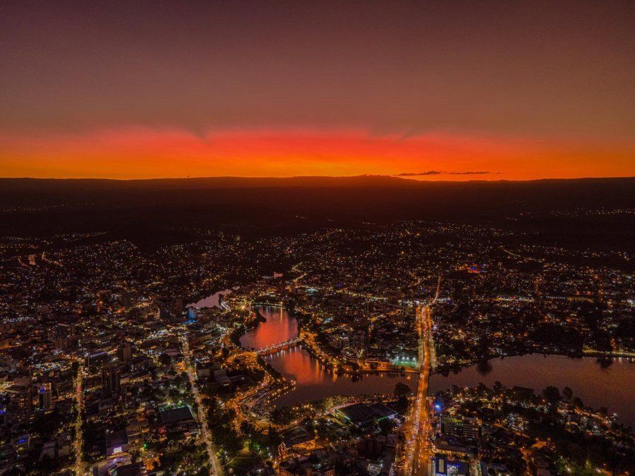 Villa Carlos Paz es uno de los destinos más populares de Córdoba perfecto para visitar en verano por sus múltiples ofertas de espectáculos.