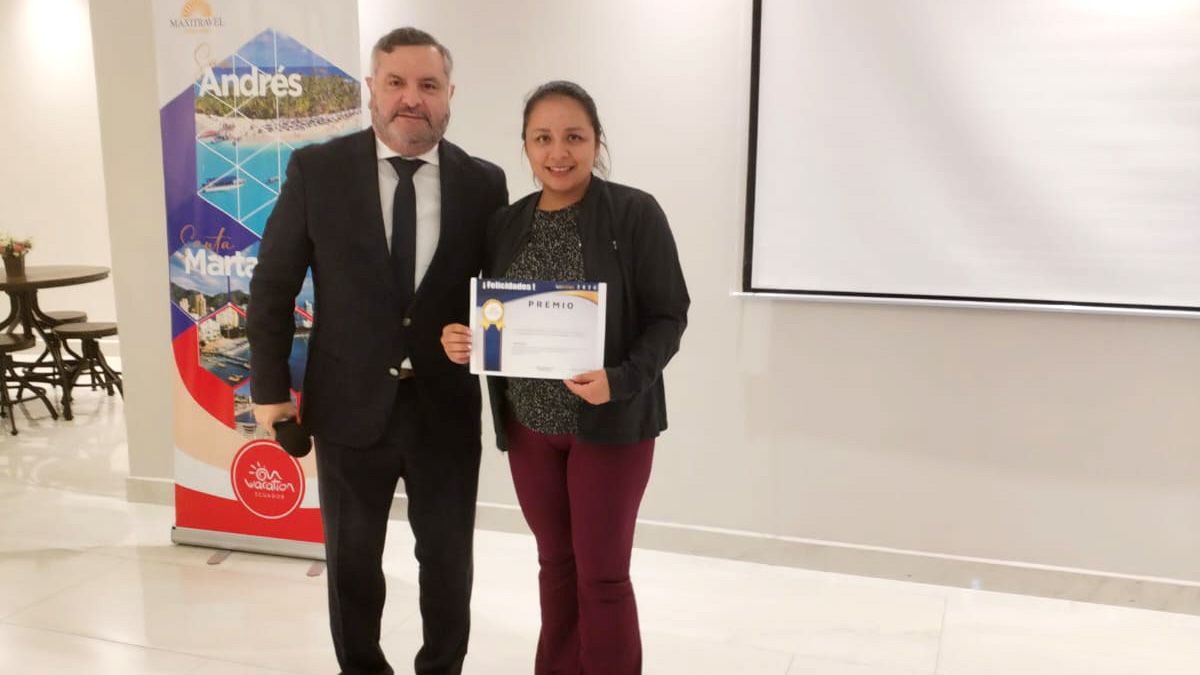 Maxitravel premió a agentes de viajes en Ambato, durante su mini caravana.