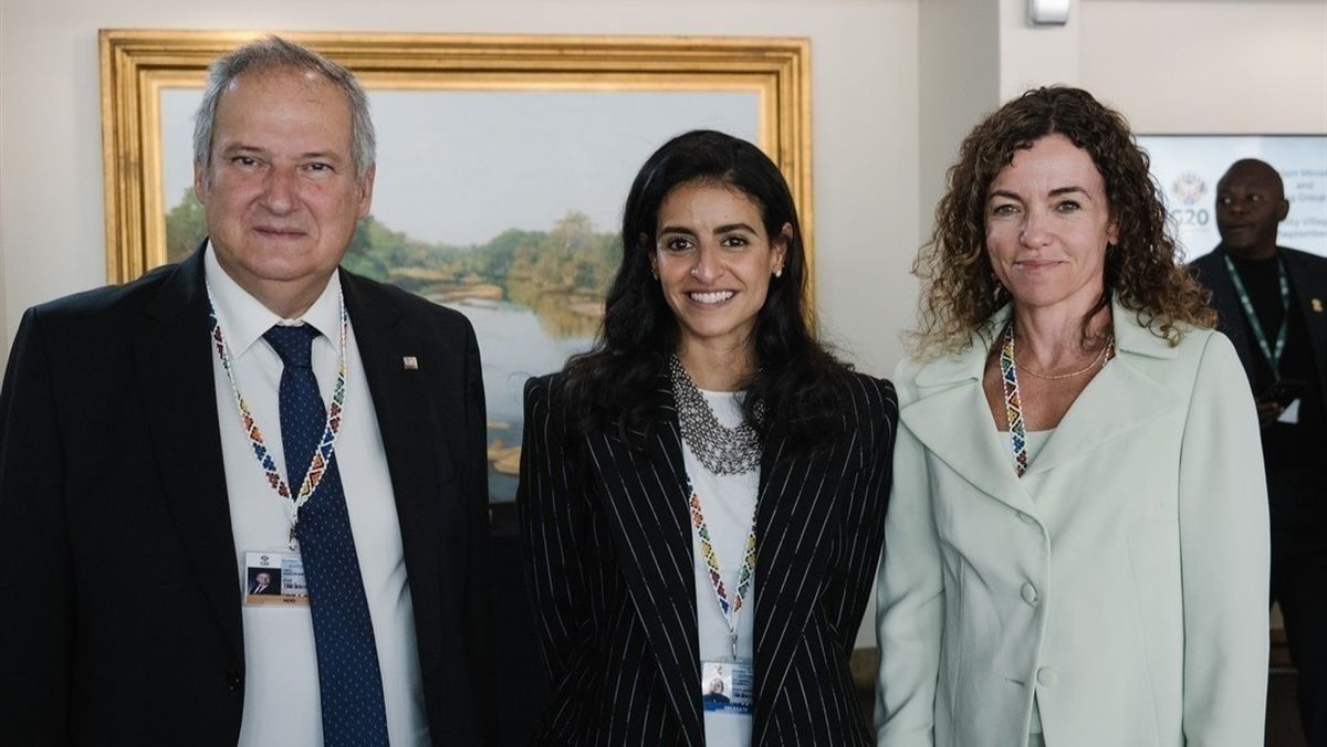 Jordi Hereu, Seikha Al Nowais y Rosario Sánchez.