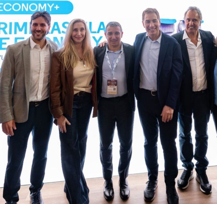 &nbsp;Guillermo Ignacio Devitt, vicejefe de Gabinete; Karina Milei, secretaria general de la Presidencia de la Nación; Fabián Lombardo, presidente de Aerolíneas Argentinas; Diego Santilli, jefe de Gabinete de Ministros; y Daniel Scioli, secretario de Turismo, Ambiente y Deportes de la Nación.
