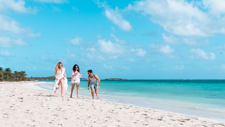 Puerto Rico: las islas y playas del país invitan tanto al descanso como a la práctica de variadas actividades acuáticas.