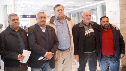 Ricardo Cirielli, de APTA; Edgardo Llano, de APA; Pablo Biró, de APLA; Rubén Fernández, de UPSA y Jonatan Doino, de Atepsa. La mayoría de ellos participó del encuentro en Aerolíneas Argentinas con Fabían Lombardo.