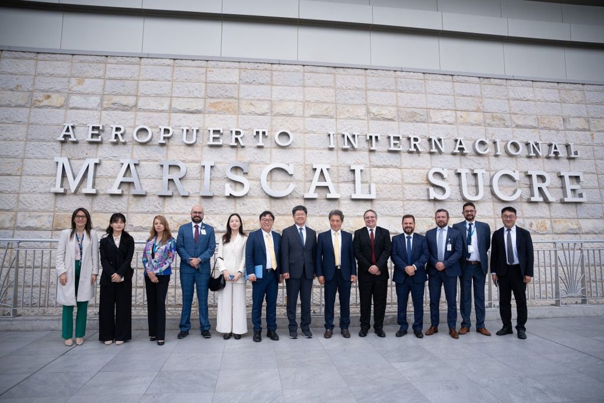 Durante la visita, el aeropuerto de Quito y el Aeropuerto Internacional de Incheon, firmaron un acuerdo de hermandad para cooperar en un intercambio de experiencias. - Ladevi Medios y Soluciones Durante la visita, el aeropuerto de Quito y el Aeropuerto Internacional de Incheon, firmaron un acuerdo de hermandad para cooperar en un intercambio de experiencias.
