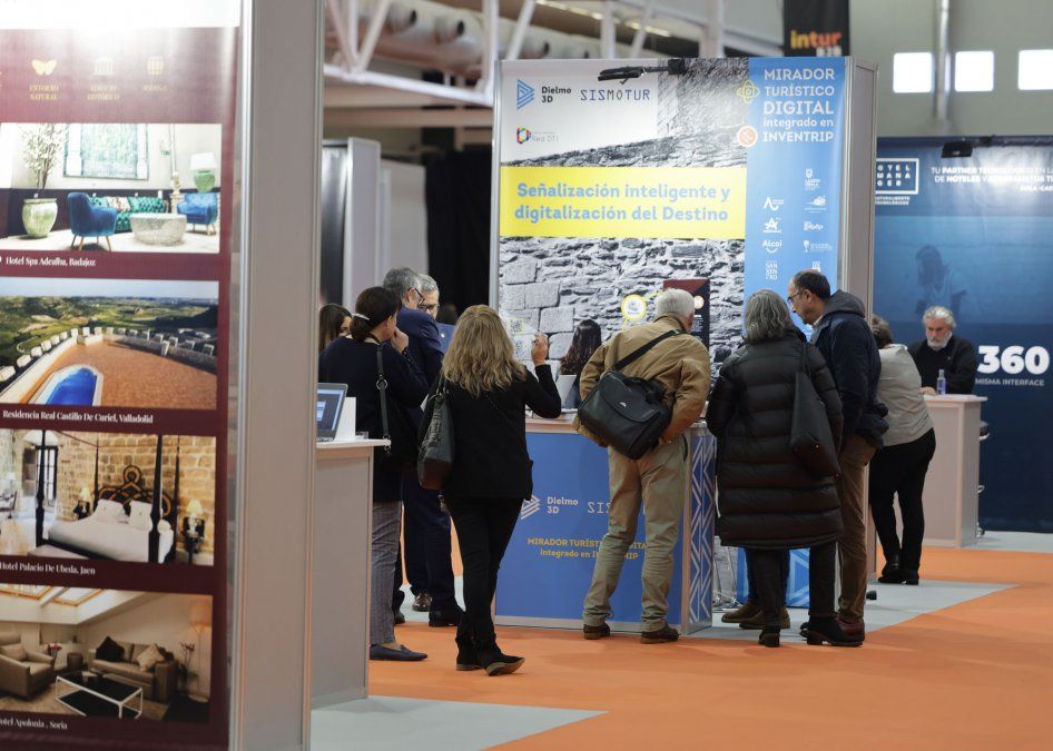 Un total de&nbsp;70 touroperadores y agencias de viajes procedentes de 13 países&nbsp;participaron este jueves en Intur Negocios,&nbsp;la jornada para profesionales del turismo de interior que se celebra en&nbsp;Feria de Valladolid&nbsp;