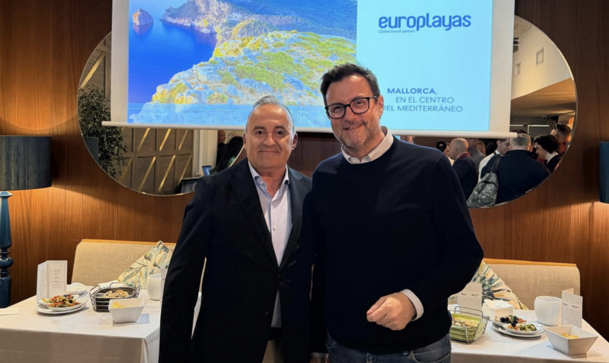 Juan Barjau, subdirector de Europlayas, junto al director general insular de Turismo del organismo, Marco Táboas.