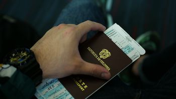 El cambio en el modelo de pasaportes vuelve a postergarse, pese a los nuevos contratos y las fechas anunciadas por la Cancillería.