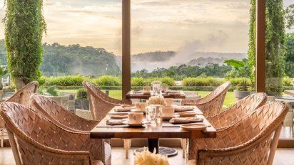 Vacaciones en Cataratasdel Iguazú: Gran Meliá Iguazú tiene vistas a la Garganta del Diablo desdeel restaurante, la pileta infinita y alguna de las suites. &nbsp;