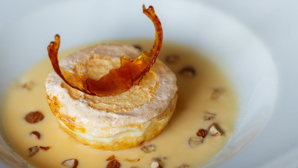 Escapadas a Cataratas del Iguazú: Isla flotante, merengue horneado con salsa inglesa.