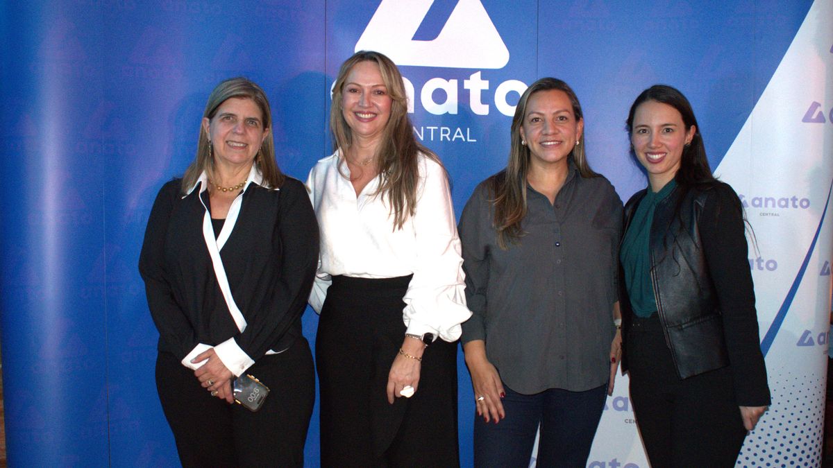 Alicia Maldonado, presidente de Anato Central; Paula Cortés Calle, presidente ejecutiva de Anato; Sofía Zárate, directora ejecutiva de Anato Central; Jessica Arevalo, directora ejecutiva de Anato Nacional. Alicia Maldonado, presidente de Anato Central; Paula Cortés Calle, presidente ejecutiva de Anato; Sofía Zárate, directora ejecutiva de Anato Central; Jessica Arevalo, directora ejecutiva de Anato Nacional.