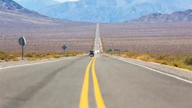 La mítica Ruta Nacional 40, la columna vertebral del país, tiene tramos que requieren obras de mantenimiento.