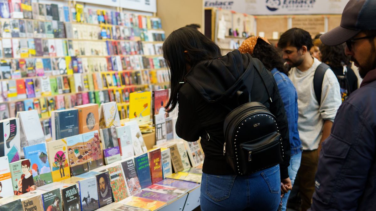 La Feria del Libro 2025 transforma a Bogotá en el epicentro cultural de Latinoamérica, con una programación que conecta el cuerpo, la palabra y la identidad.