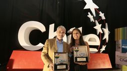 Baltazar Sánchez de Viña Santa Rita y Loreto Arteaga de Viña Mujeres Itata recibieron los Premios Enoturismo Chile 2022.