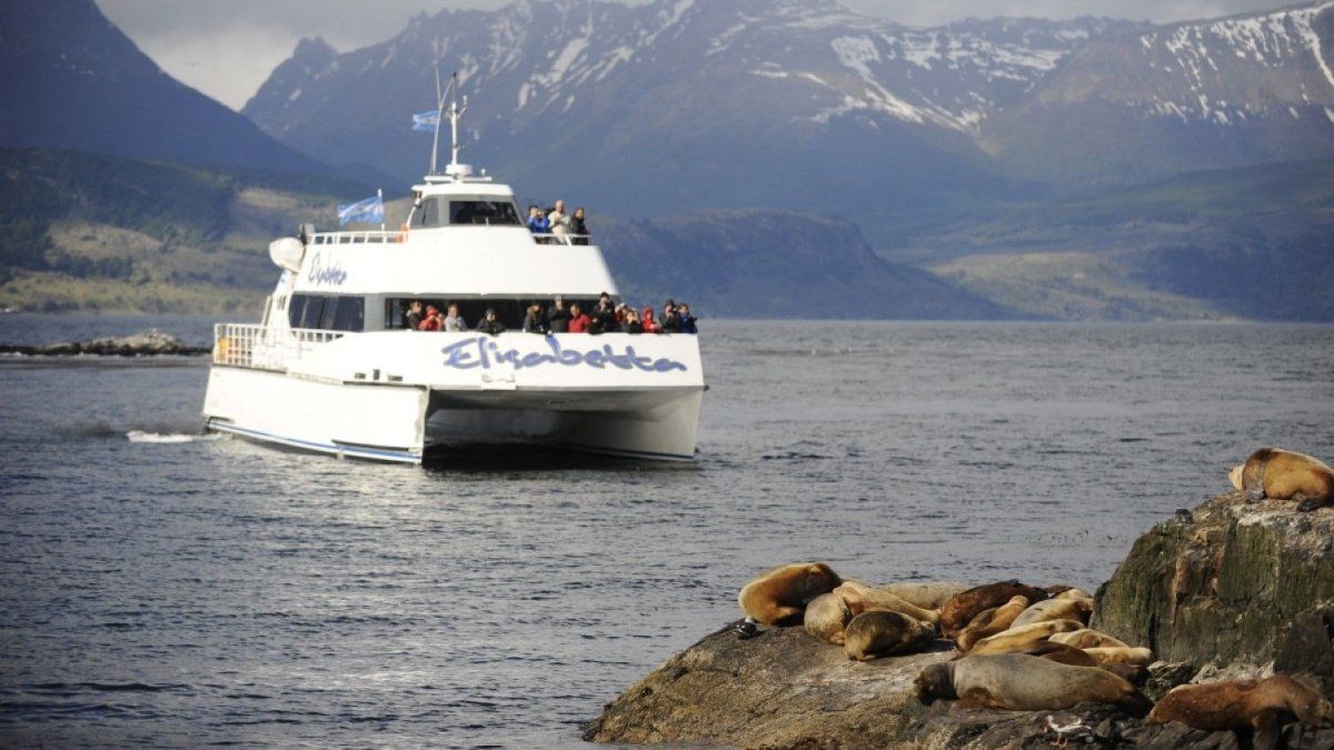 La navegación clásica por el Canal Beagle cuesta $57.100 en estas vacaciones de invierno.