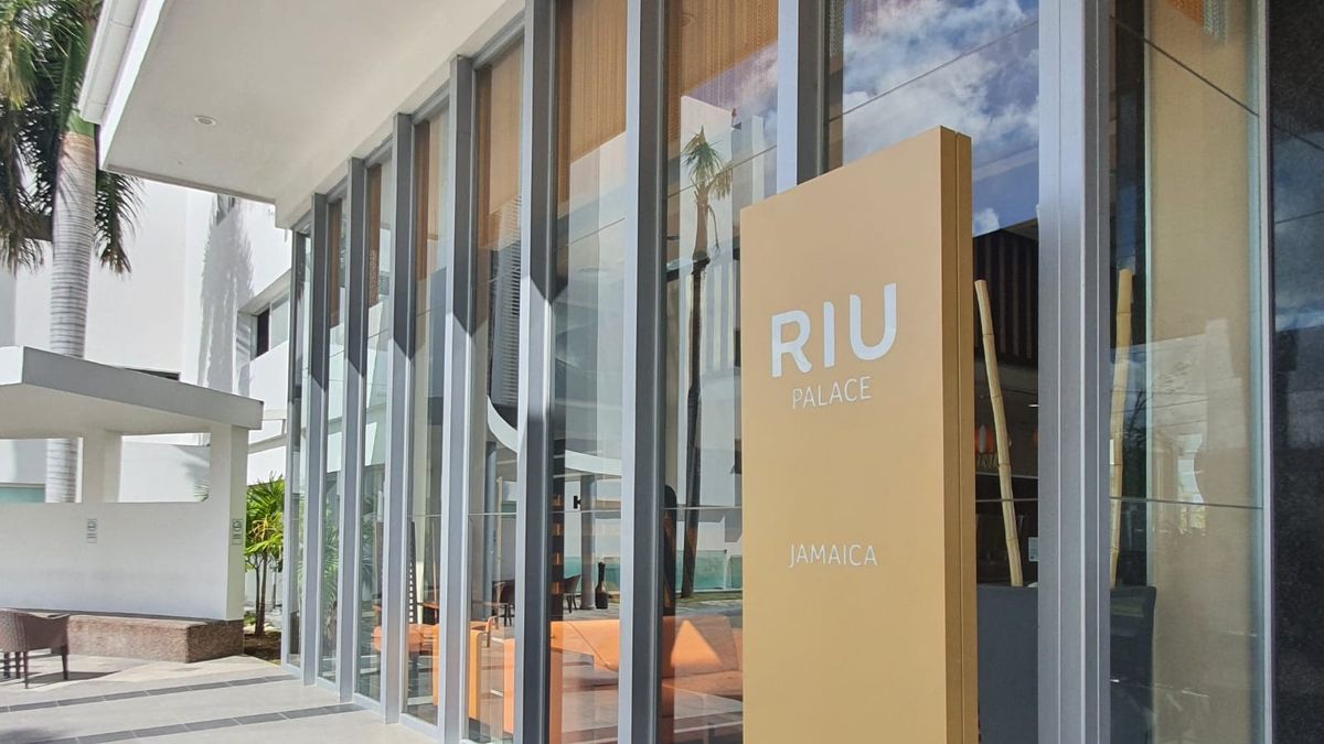 RIU trabaja en la reapertura de sus siete hoteles en Jamaica. RIU trabaja en la reapertura de sus siete hoteles en Jamaica.