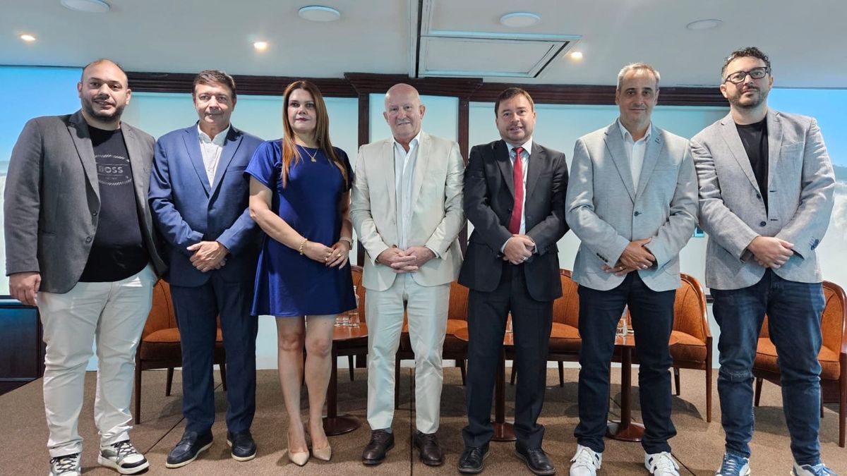 Autoridades de Argentina, Flybondi y Grupo GEA Perú se reunieron para reforzar la conexión Lima-Iguazú.