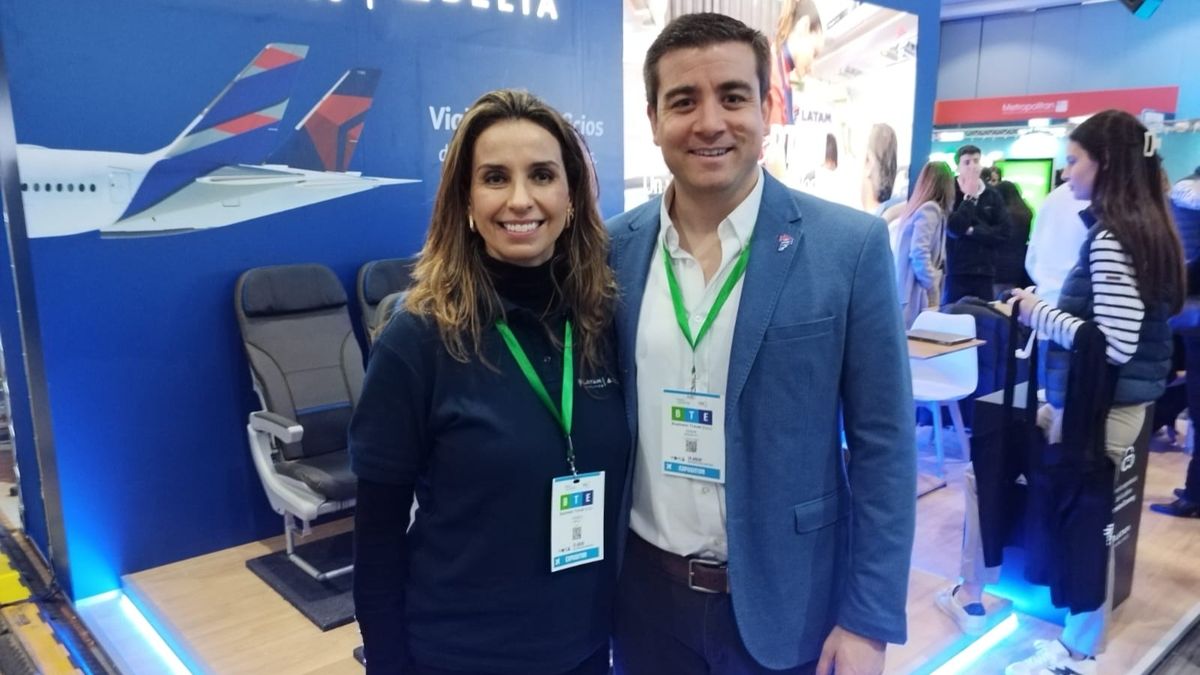 &nbsp;Jessica Wolf, gerente de ventas de Delta en Chile, junto a Francisco Aguayo, country sales manager de Latam Airlines en Chile.&nbsp;