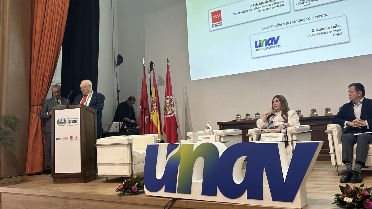 José Luis Méndez, Presidente de UNAV; Luis Martín Izquierdo, Viceconsejero de Cultura, Turismo y Deporte de la Comunidad de Madrid; y Mª Francisca Blasco López, Decana de la Facultad de Comercio y Turismo de la UCM