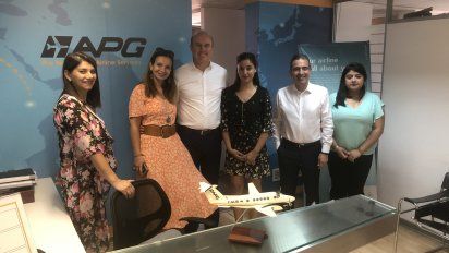 Soledad Casanova, jefa del Departamento de Pasajeros de APG Chile, Sandrine de Saint Sauveur, Mark Thiermann, director de APG Chile; Joselyn Herrera, asistente de Gerencia de APG Chile, Eduardo Baquero y Ninoska Labraña, ejecutiva comercial de APG Chile.