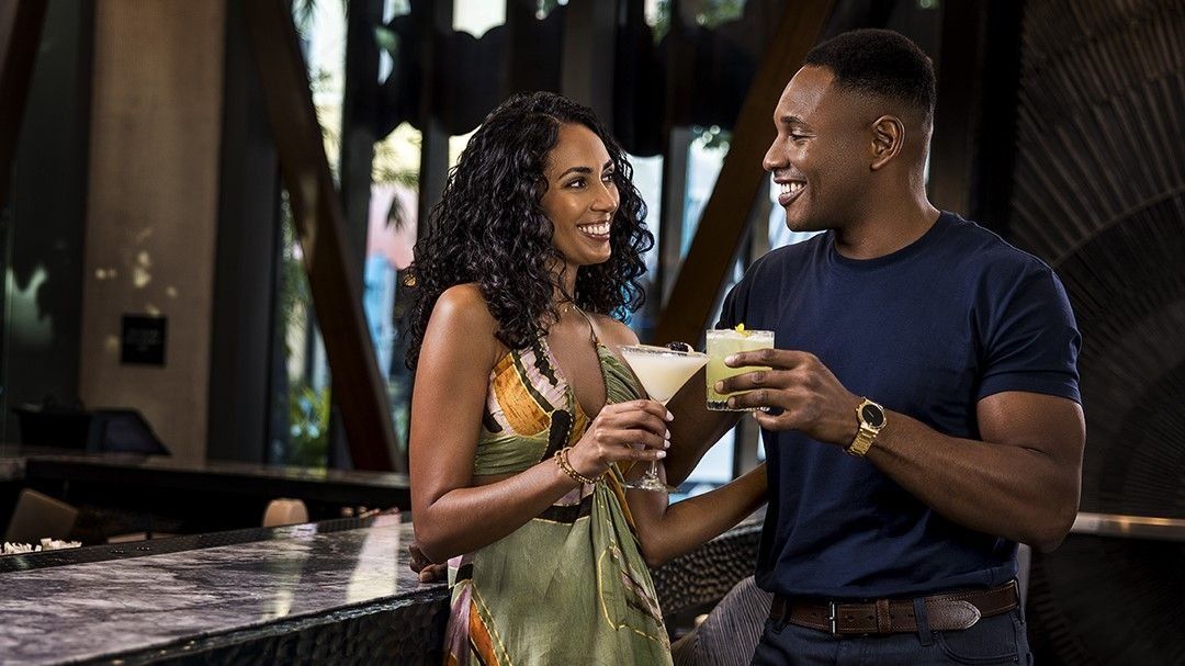 The Palm Beaches ofrece mucha vida nocturna y excelente gastronomía.