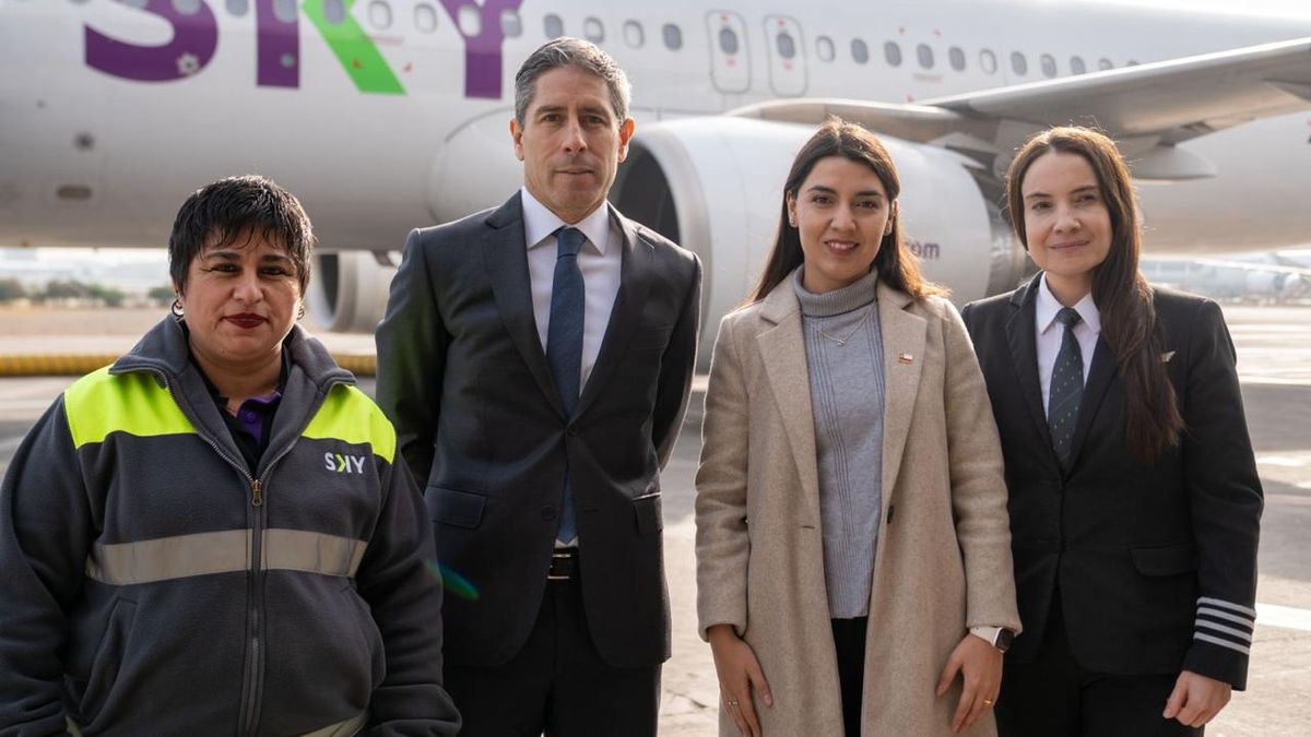 Sky Airline y el Ministerio de la Mujer y Equidad de Género renovaron compromiso para fortalecer la inclusión femenina en la compañía.