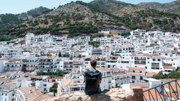 Frigiliana, situado en la provincia de Málaga, es considerado uno de los&nbsp;pueblos blancos más bonitos de España.