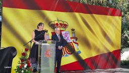 Laura Oroz Ulibarri, embajadora de España en Chile; junto a Alberto van Klaveren, ministro de Relaciones Exteriores.