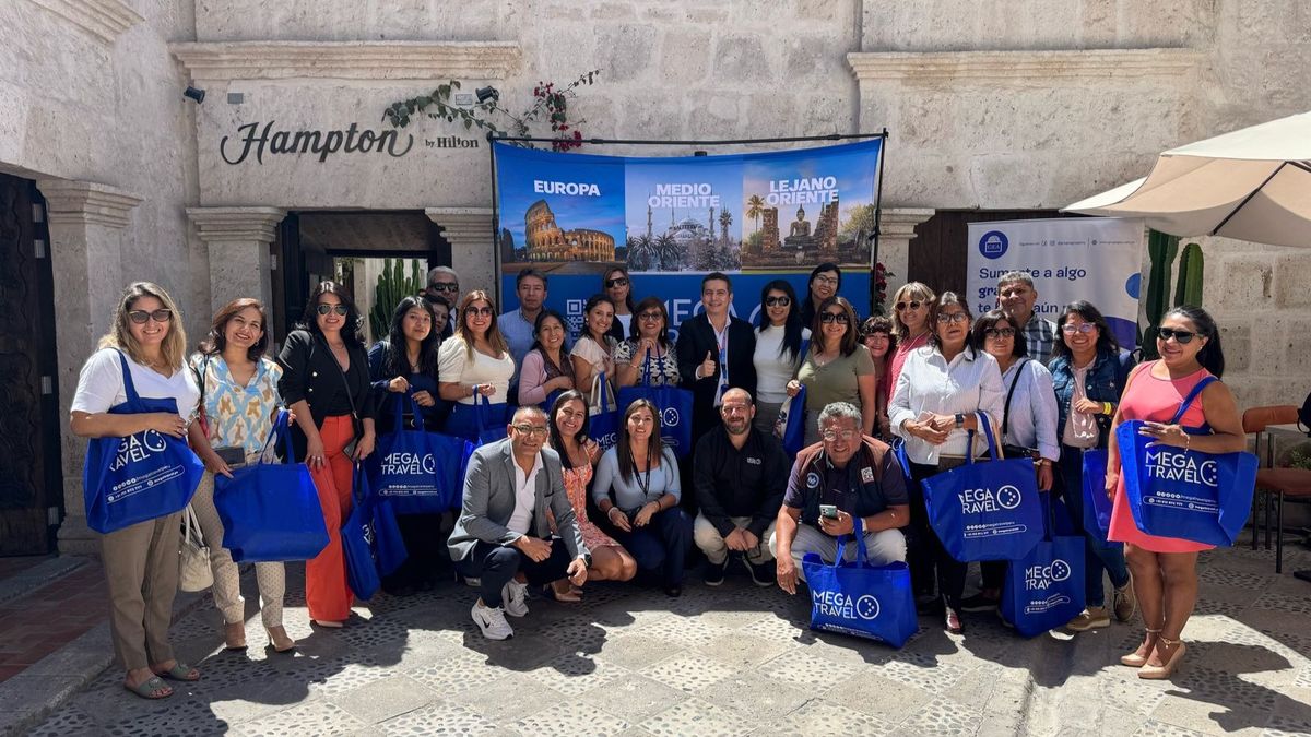 El equipo de Mega Travel, Assist Card y Grupo GEA junto a los agentes de viaje de Arequipa. - Ladevi Medios y Soluciones El equipo de Mega Travel, Assist Card y Grupo GEA junto a los agentes de viaje de Arequipa.