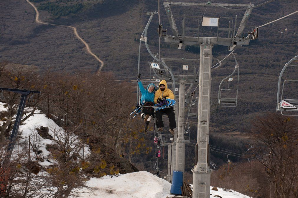 Una telesilla de dos tramos llega hasta los 1700 msnm.