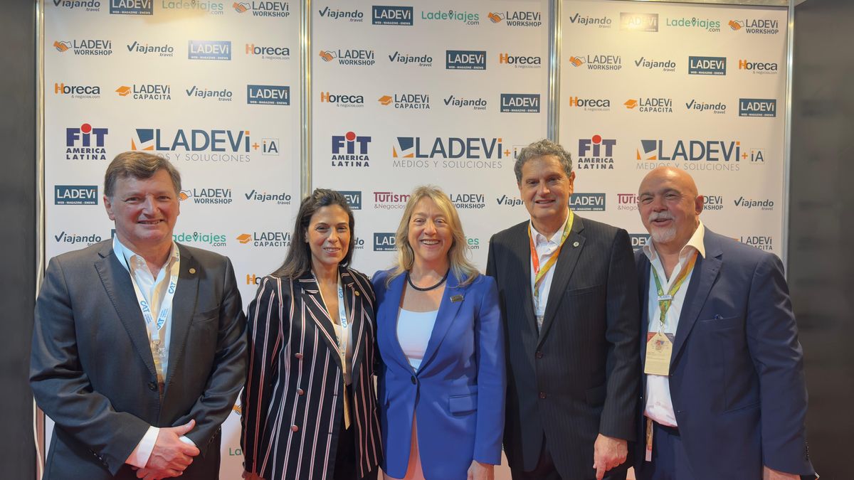 Horacio Repucci, secretario de la Cámara Argentina de Turismo; María Laura Teruel, presidenta de la Cámara Argentina de Turismo; Claudia Gonzalez, directora de Ladevi; Adrián Manzotti, presidente de Aviabue y vicepresidente de FIT; y Gonzalo Yrurtia, director de Ladevi. Horacio Repucci, secretario de la Cámara Argentina de Turismo; María Laura Teruel, presidenta de la Cámara Argentina de Turismo; Claudia Gonzalez, directora de Ladevi; Adrián Manzotti, presidente de Aviabue y vicepresidente de FIT; y Gonzalo Yrurtia, director de Ladevi.