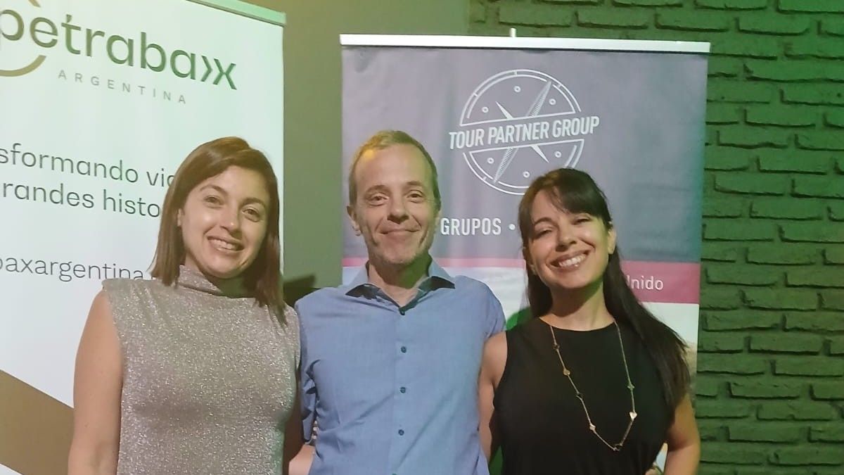 Petrabax: Natally Romano, Fernando Breyter, y Marcela Romano al término del encuentro.