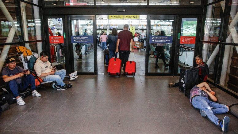Algunas de las medidas anunciadas por la PDI para el Aeropuerto de Santiago ya han sido implementadas y se espera sumar a 220 funcionarios nuevos para finales de marzo.