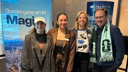 Vivian Bringas, gerente de Marketing de Dream Destinations, junto a Ana Vásquez, Regina Osuna y Jesús Martínez Trigo en la capacitación de la operadora.