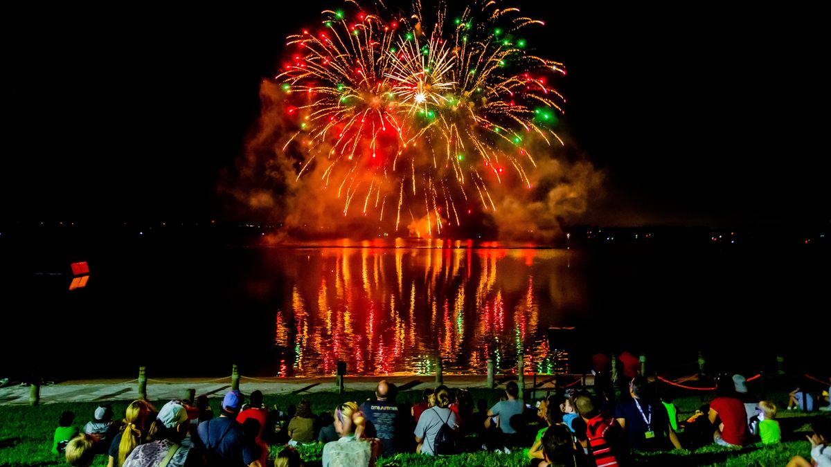 Quienes buscan una experiencia más exclusiva en Legoland, pueden adquirir un paquete VIP de asientos para los fuegos artificiales. Quienes buscan una experiencia más exclusiva en Legoland, pueden adquirir un paquete VIP de asientos para los fuegos artificiales.