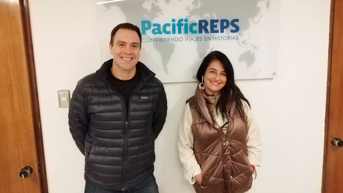 Richard Watkinson, CEO de Pacific Reps, junto a Jacqueline Vergara, gerente de Ventas y Marketing del turoperador.