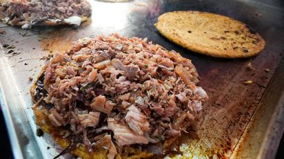 Disfruta de la comida callejera en CDMX.