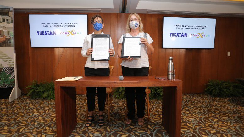 Michelle Fridman Hirsch, titular de la Secretaría de Fomento Turístico de Yucatán; y Verena Knopp, presidenta de Conexstur.