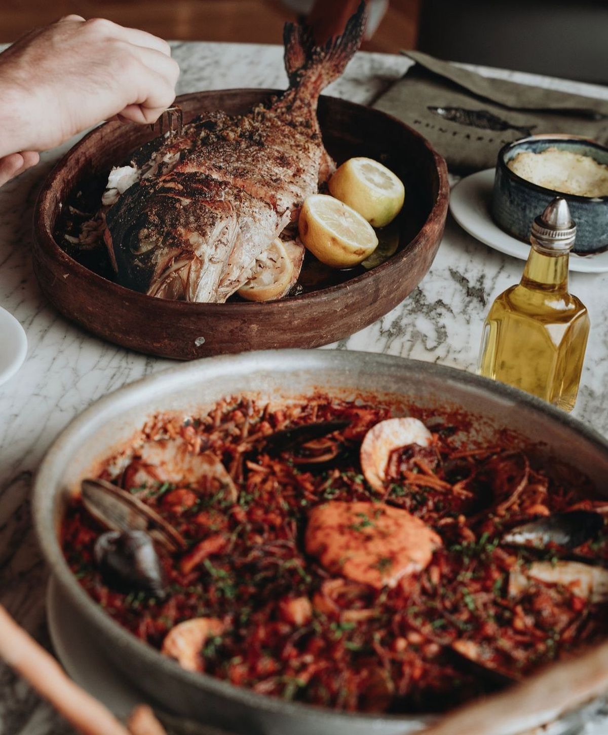 El mardiaje perfecto vino blanco con mariscos permitete disfrutar de una tarde diferente en Puntarena.&nbsp;