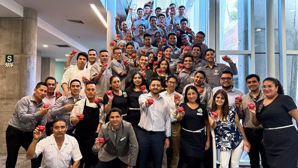 Holiday Inn Lima Airport recibió el reconocimiento Spirit of True Hospitality 2024 por su excelencia en servicio al cliente. - Ladevi Medios y Soluciones Holiday Inn Lima Airport recibió el reconocimiento Spirit of True Hospitality 2024 por su excelencia en servicio al cliente.