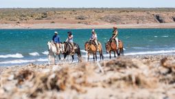 altText(Una mágica cabalgata por la Patagonia en donde se conecta la estepa y el mar)}