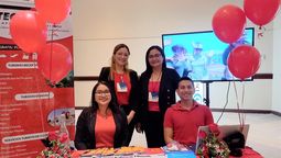 Parte del equipo comercial Tecnoreps, incluida Karen Lara. 