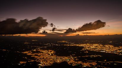 Calarcá, combina su única belleza natural y hospitalidad, cautivando a los viajeros con una variedad de actividades.