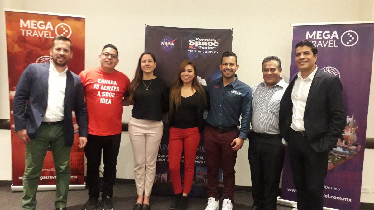 El equipo de Mega Travel.