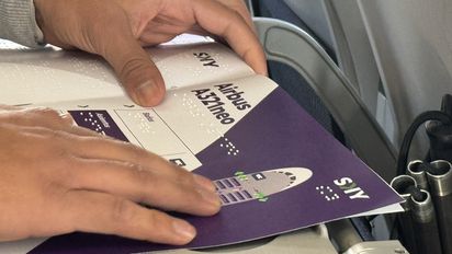 SKY Airline incorpora  una guía en braille para pasajeros con discapacidad visual