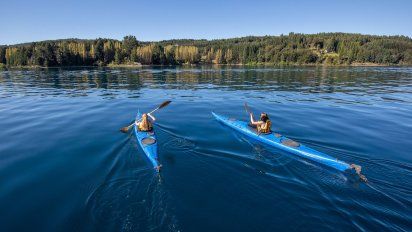 Verano en Bariloche: ¿conviene viajar en avión, auto o tren?