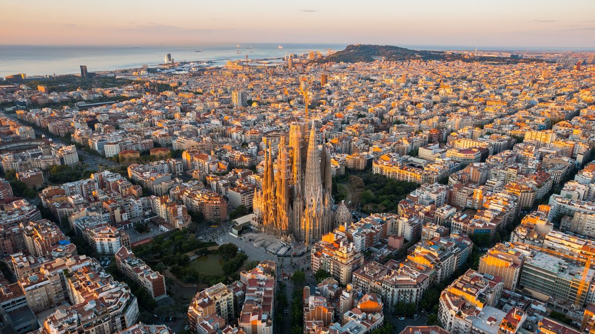 Imponente y cosmopolita, Barcelona es una capital imperdible en Europa. - Ladevi Medios y Soluciones Imponente y cosmopolita, Barcelona es una capital imperdible en Europa.