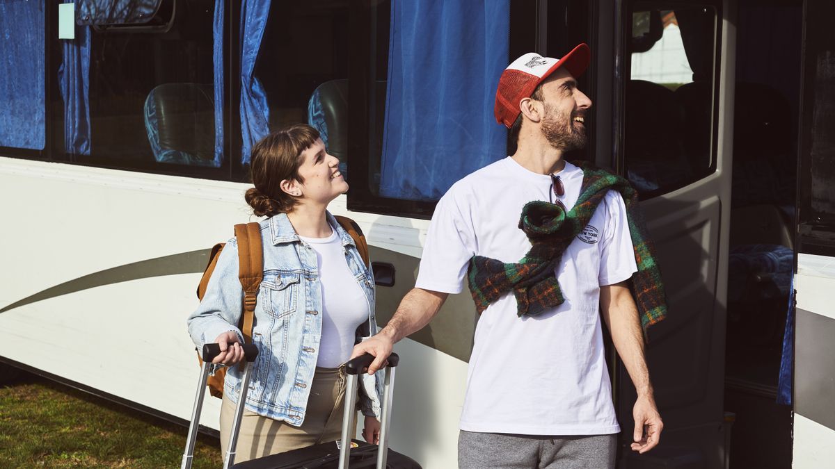 Fin de semana largo: qué servicio de ómnibus elegir, cuánto cuestan los pasajes y las claves para evitar pagar de más en escapadas por Argentina.