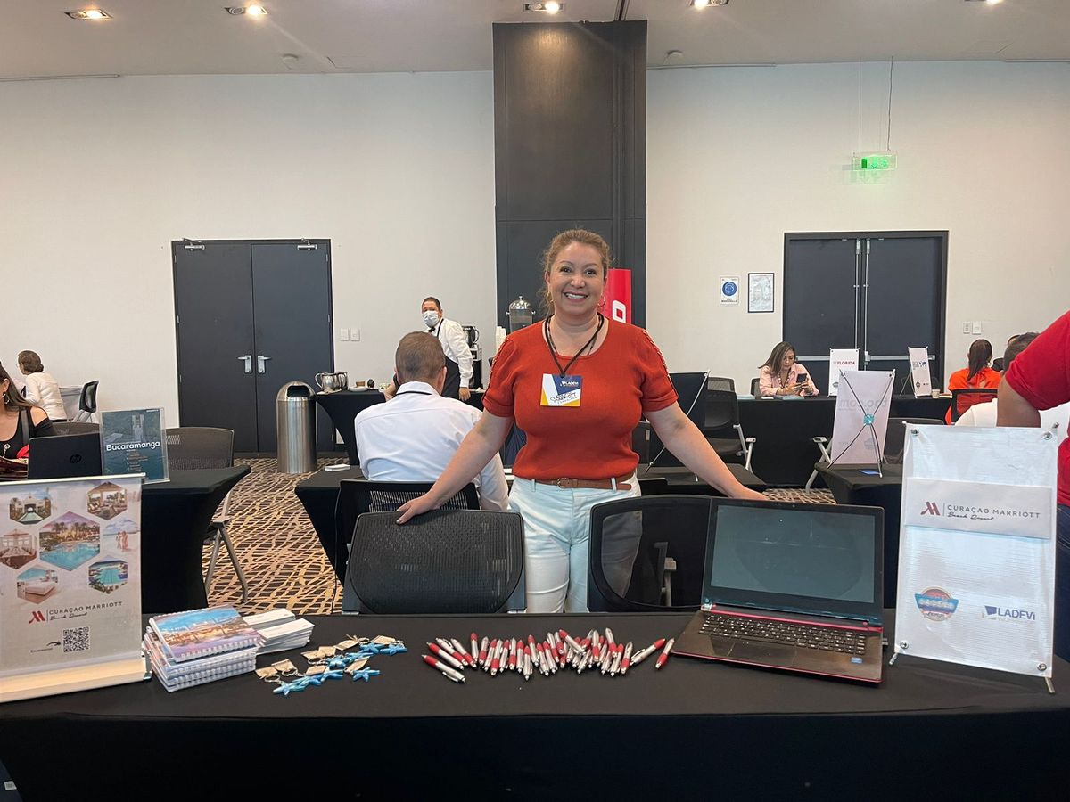 Representante comercial del Marriott Curacao.