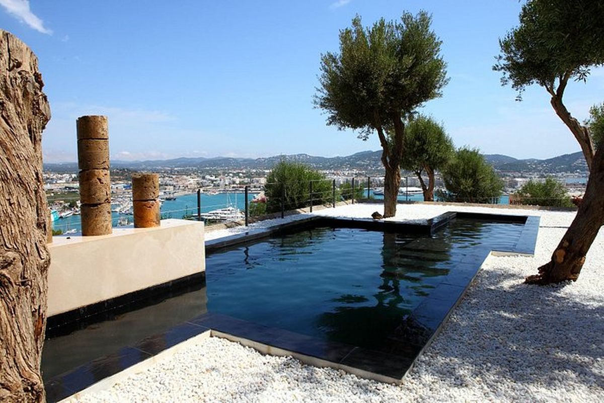 Piscina de La Torre del Canonigo (Ibiza). &nbsp;