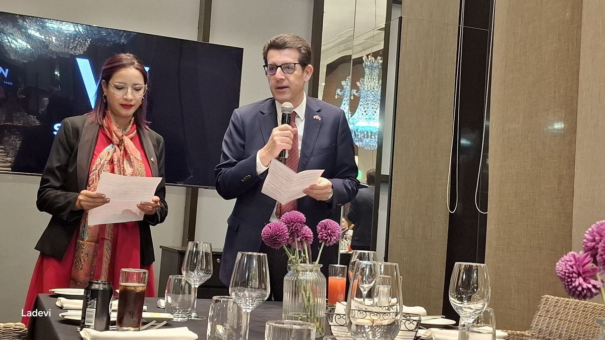 Embajador de Turquía en Chile, Ahmet hsan Kzltan.
