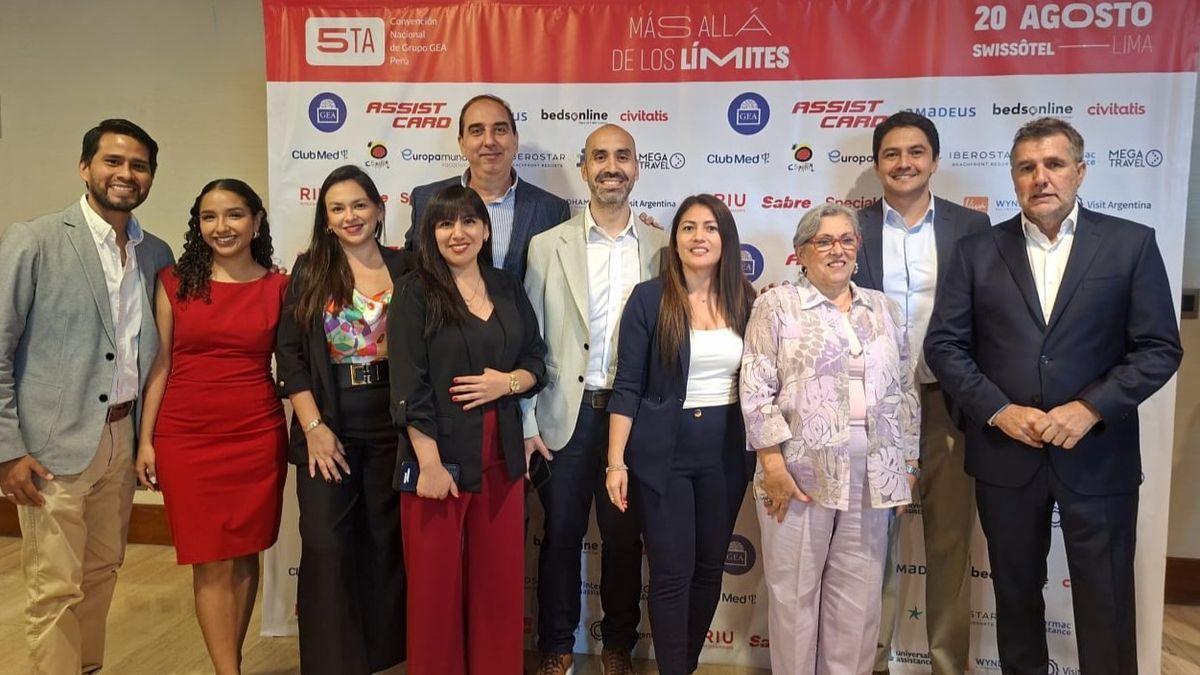 Los asistentes aprovechan el coffee break para intercambiar experiencias, generar contactos y compartir con otros profesionales del sector turístico.